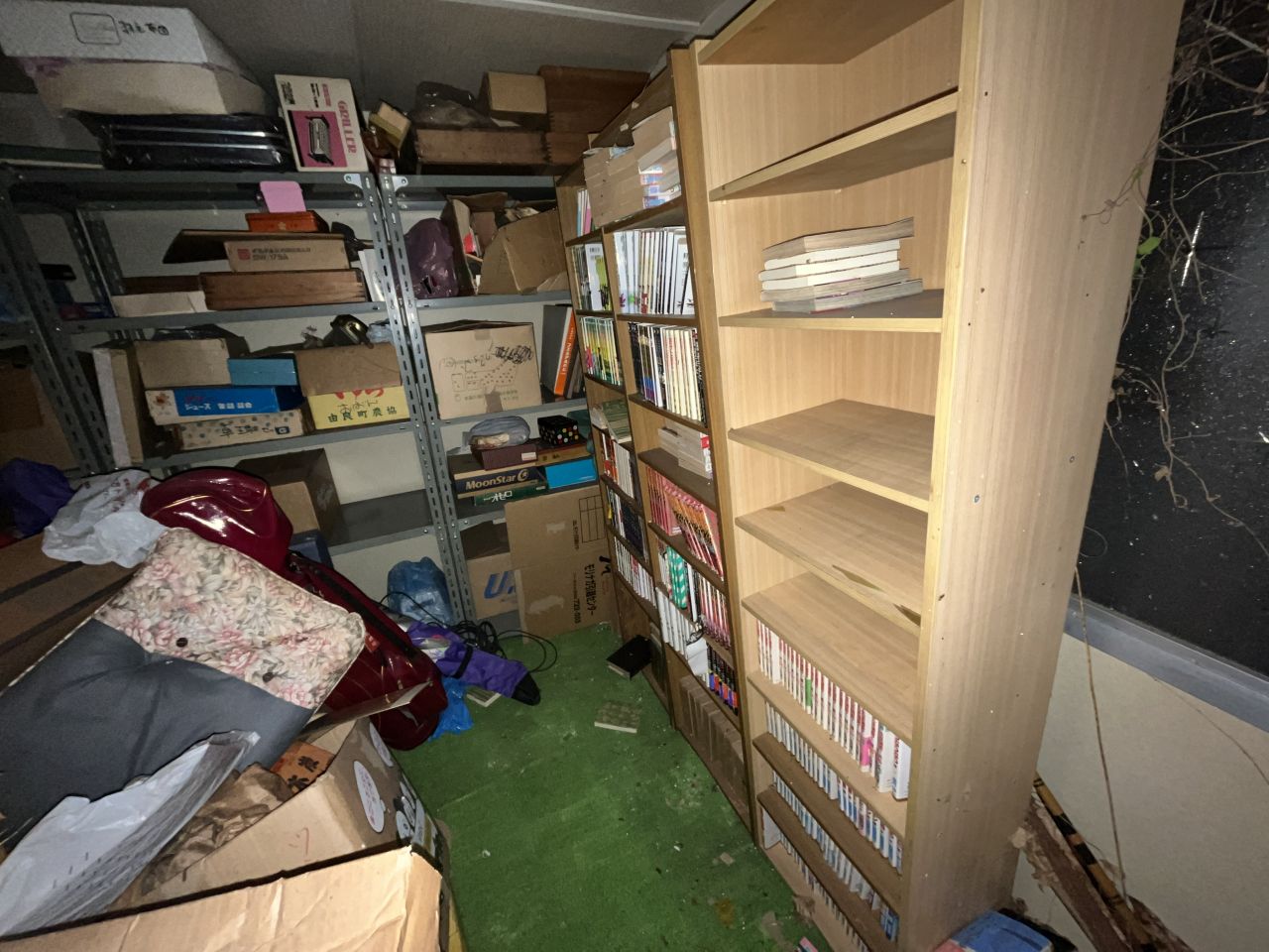 離れ小屋残置物０１